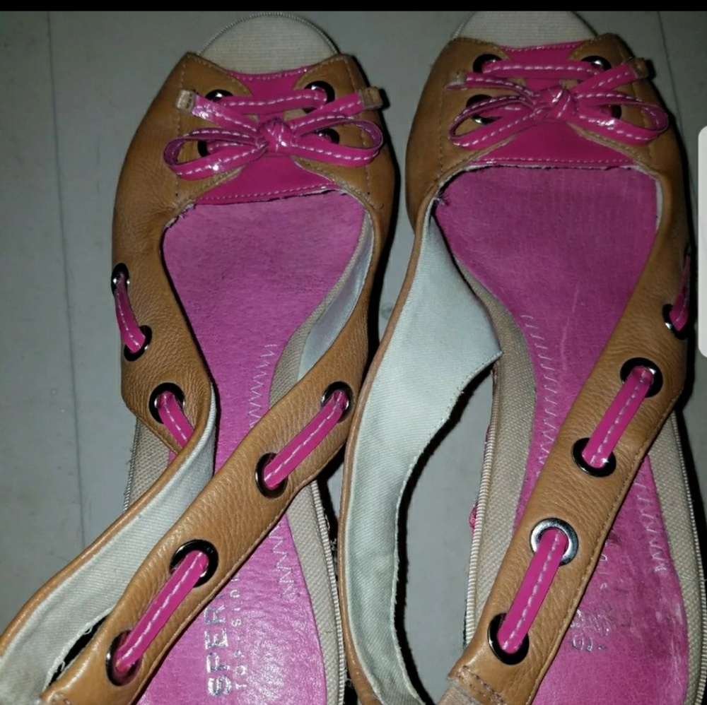 Great condition 8m Sperry embroidered wedge heels